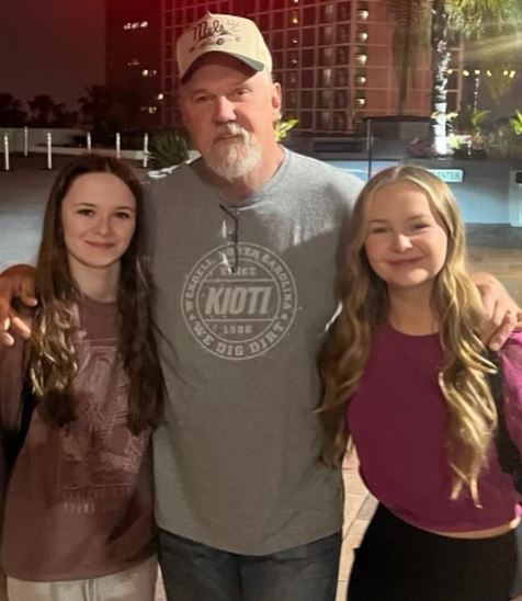 Julie Lauren Curtis ex-husband Trace Adkins with his daughters Mackenzie and Trinity Adkins